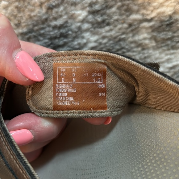 Clark’s Cloudstepper Sandals Sz 9 Pewter Gray - Picture 5 of 5